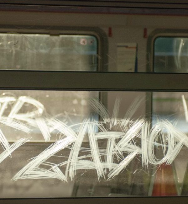 anti-graffiti-window-film-train